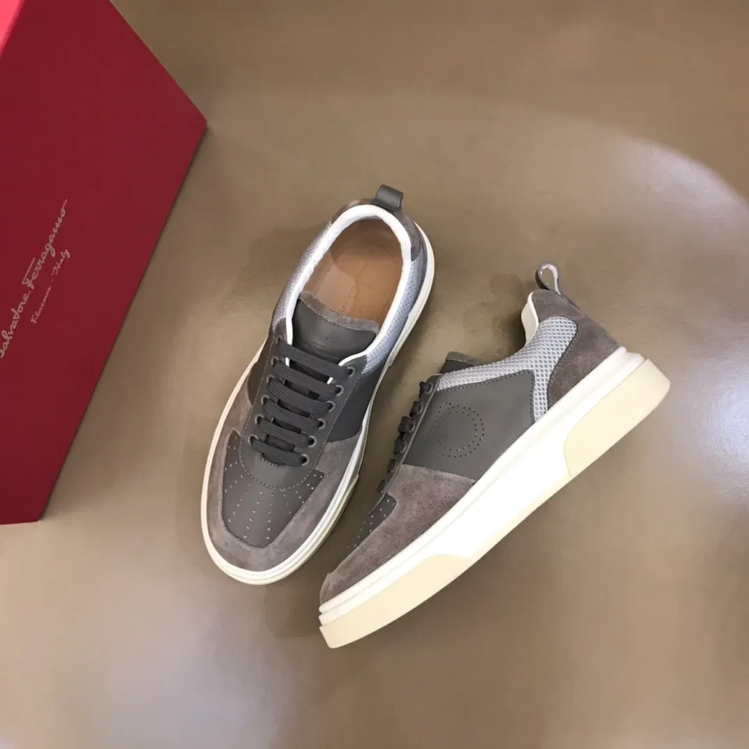 p420 "Salvatore Ferraga**" men's low-cut fashion sneakers. This casual shoe has a novel structure and is made of soft calfskin. The contrasting color elements on the upper highlight the bold and avant-garde atmosphere. The first-layer cowhide lining is high-end and comfortable. Energetic and fresh, these shoes can be worn with casual looks or add a touch of street style to elegant trousers.  Size: 38-44